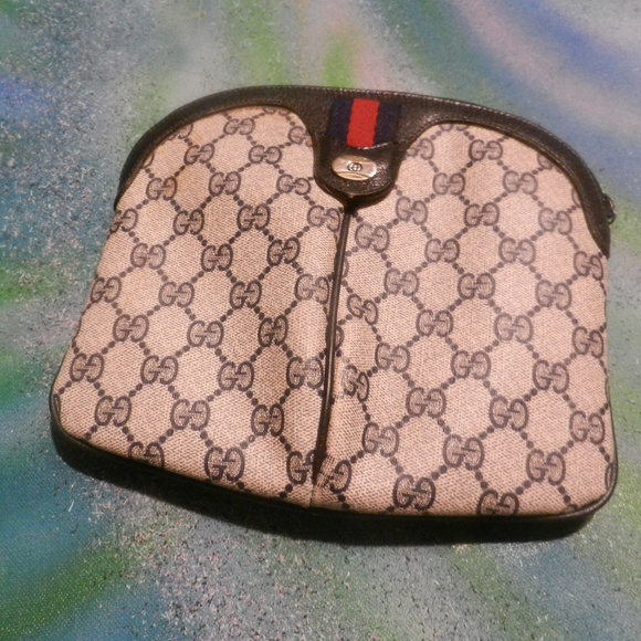 Gucci VTG collectible crossbody purse cream navy logo canvas curved shoulder bag - Picture 2 of 16